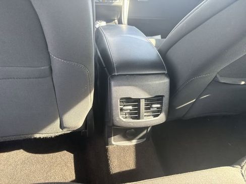 Used 2019 Ford Fusion SE image 24