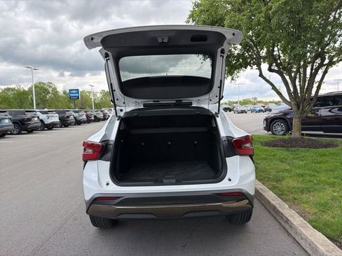 Used 2025 Chevrolet Trax ACTIV FWD image 10