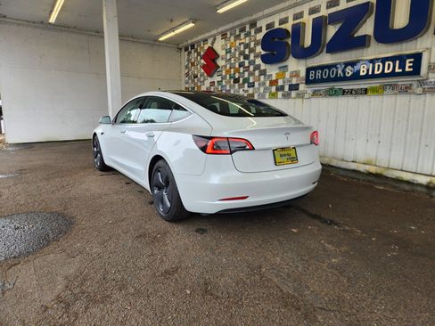 Used 2020 Tesla Model 3 Standard Range Plus RWD image 5