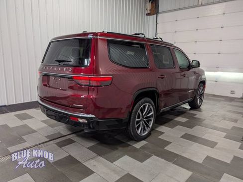 Used 2024 Jeep Wagoneer Series III w/ Premium Group I AWD/4WD image 4