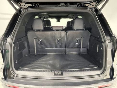 Used 2025 Chevrolet Traverse Z71 image 4