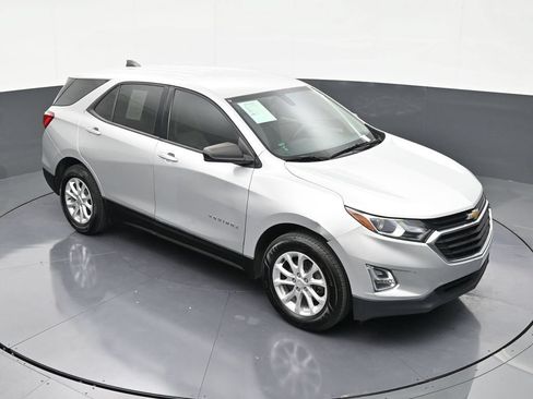 Used 2019 Chevrolet Equinox LS FWD image 18