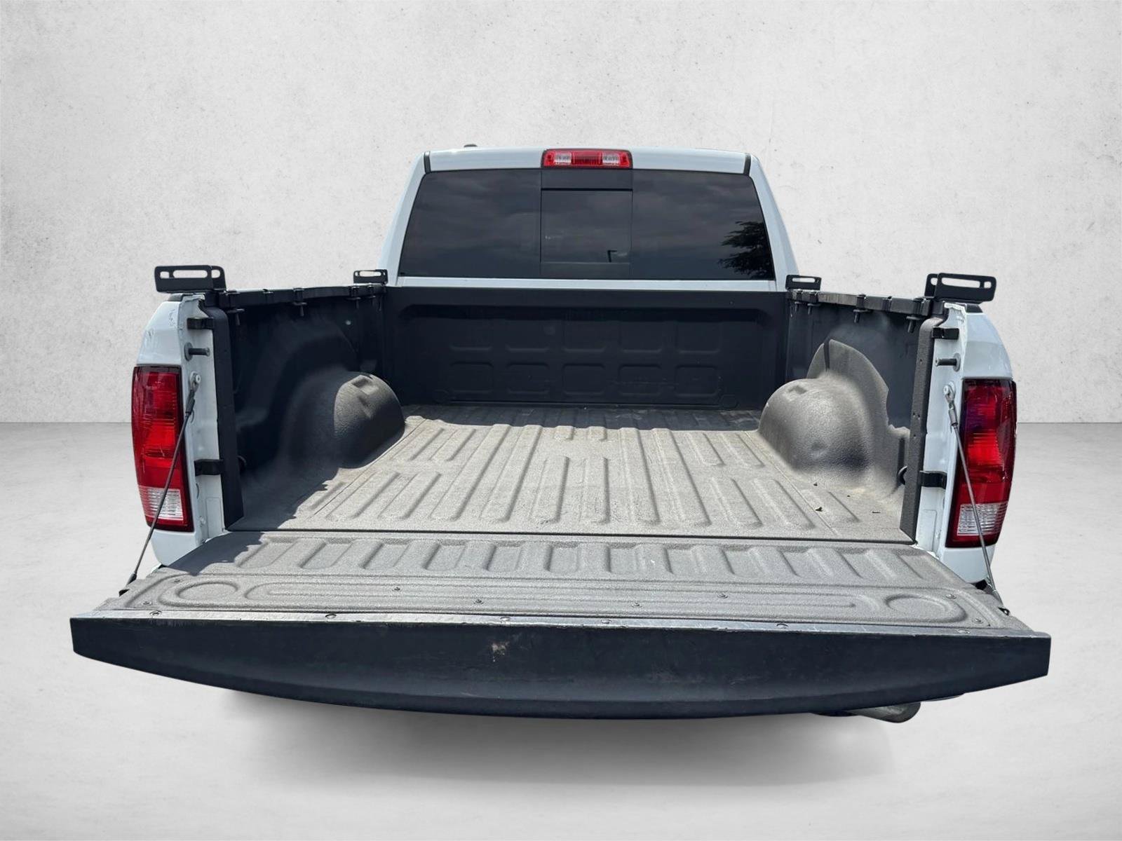 Used 2019 RAM 1500 Classic SLT AWD/4WD image 7