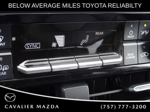 Used 2023 Toyota Highlander XLE AWD/4WD image 36