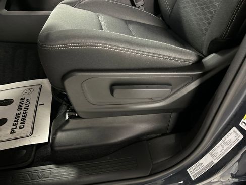 New 2026 RAM 1500 4x4 Crew Cab image 11