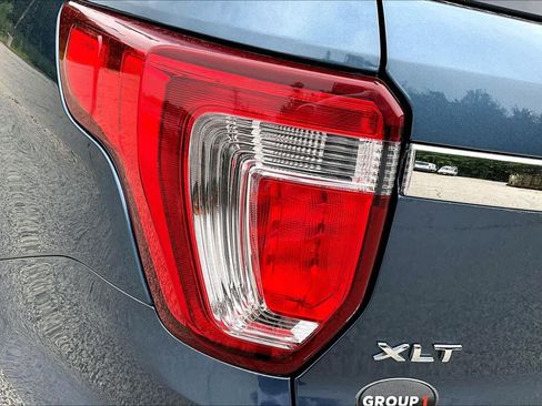 Used 2018 Ford Explorer XLT w/ Equipment Group 202A AWD/4WD image 28