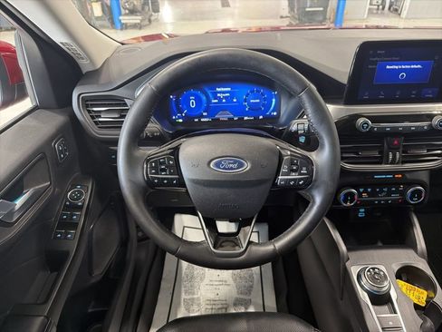 Used 2022 Ford Escape Titanium AWD/4WD image 34