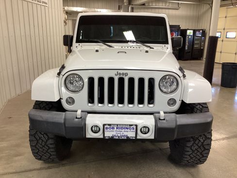 Used 2016 Jeep Wrangler Unlimited Sahara w/ Connectivity Group image 8