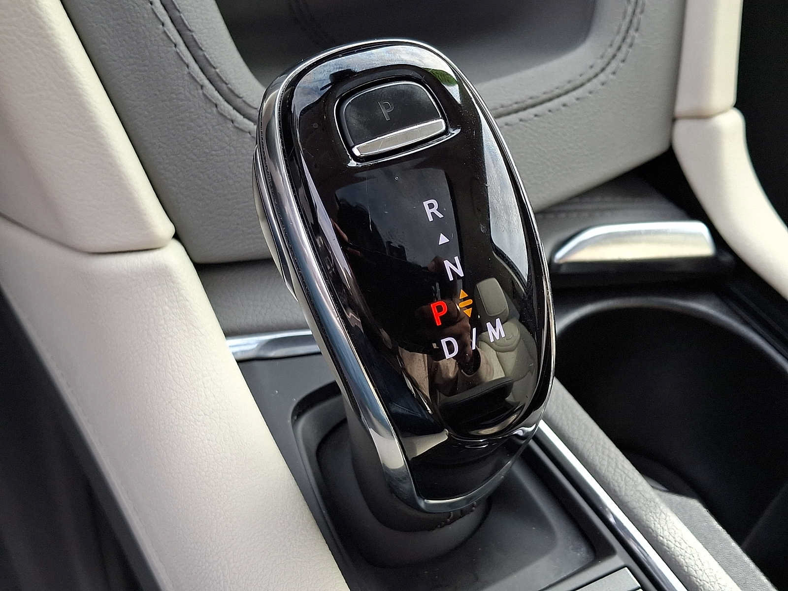 Used 2024 Cadillac XT5 Premium Luxury w/ LPO, Floor Liner Package AWD/4WD image 16
