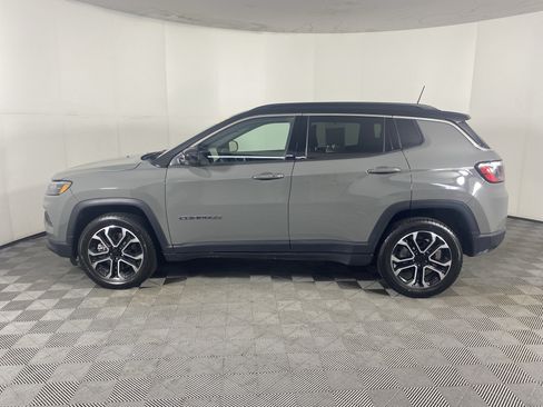 Used 2023 Jeep Compass Limited w/ Sun and Sound Group AWD/4WD image 11