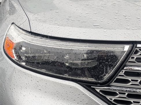 Used 2021 Ford Explorer Limited w/ Equipment Group 301A image 10