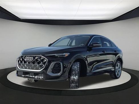 Certified 2025 Audi Q5 Premium Plus image 3