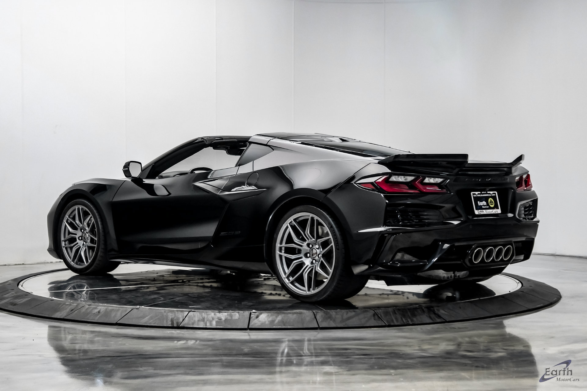 Used 2024 Chevrolet Corvette Z06 RWD image 13