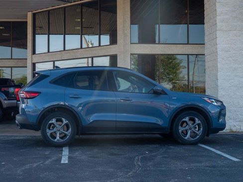 Used 2025 Ford Escape ST-Line Select AWD/4WD image 2