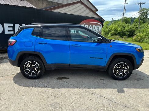 Used 2026 Jeep Compass Trailhawk w/ Sun, Sound & Navigation Group AWD/4WD image 8