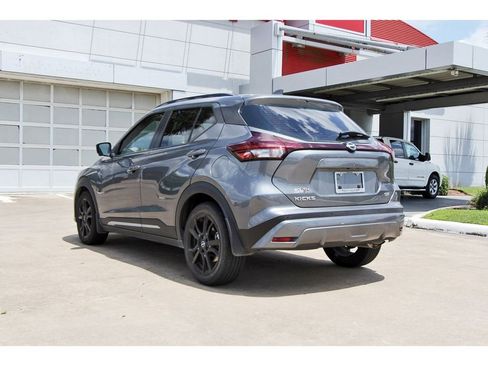 Used 2023 Nissan Kicks SR w/ SR Premium Package FWD image 3
