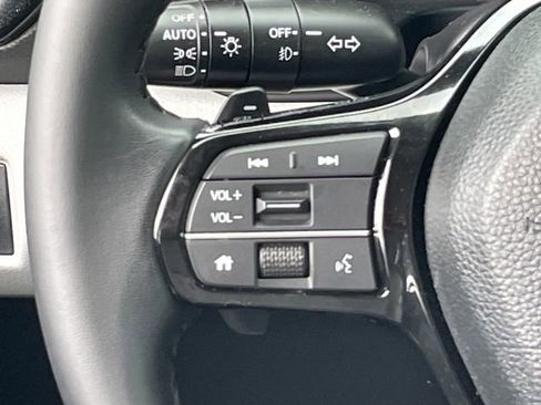 Used 2024 Honda Pilot Touring image 13