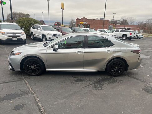 Used 2021 Toyota Camry SE image 10