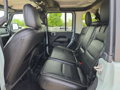 Used 2023 Jeep Wrangler Unlimited Sahara w/ Cold Weather Group AWD/4WD image 22