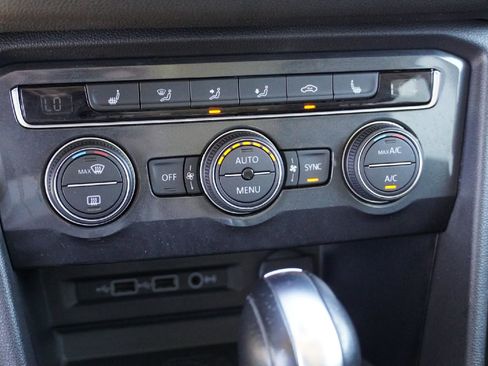 Used 2020 Volkswagen Tiguan SE image 14