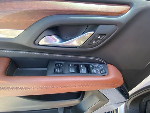 Used 2024 GMC Yukon Denali Ultimate AWD/4WD image 10