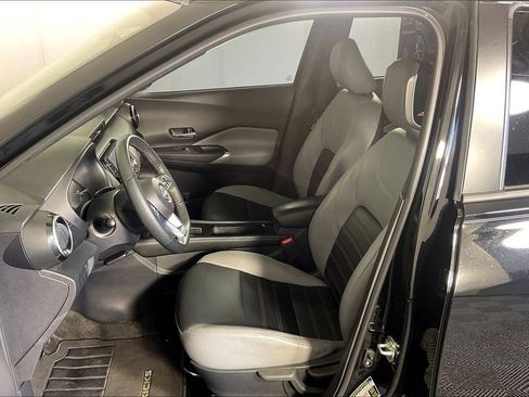 Used 2024 Nissan Kicks SR w/ SR Premium Package FWD image 30