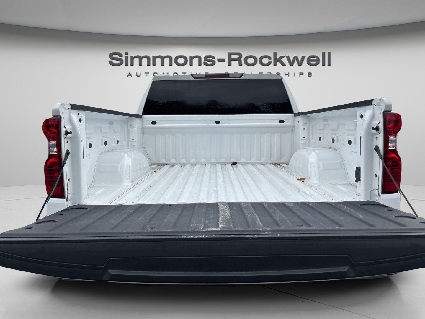 Used 2024 Chevrolet Silverado 1500 LT AWD/4WD image 9