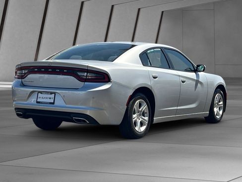 Used 2019 Dodge Charger SXT RWD image 4