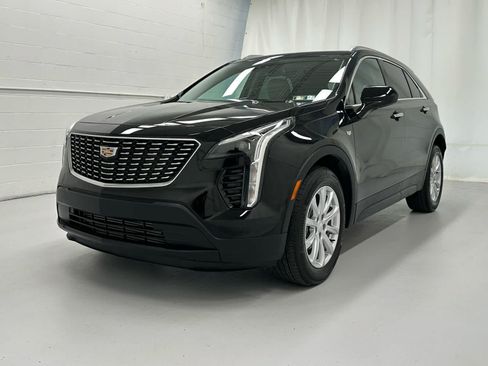 Used 2023 Cadillac XT4 Luxury w/ Cold Weather Package AWD/4WD image 4