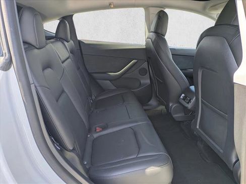 Used 2022 Tesla Model Y Long Range AWD/4WD image 19