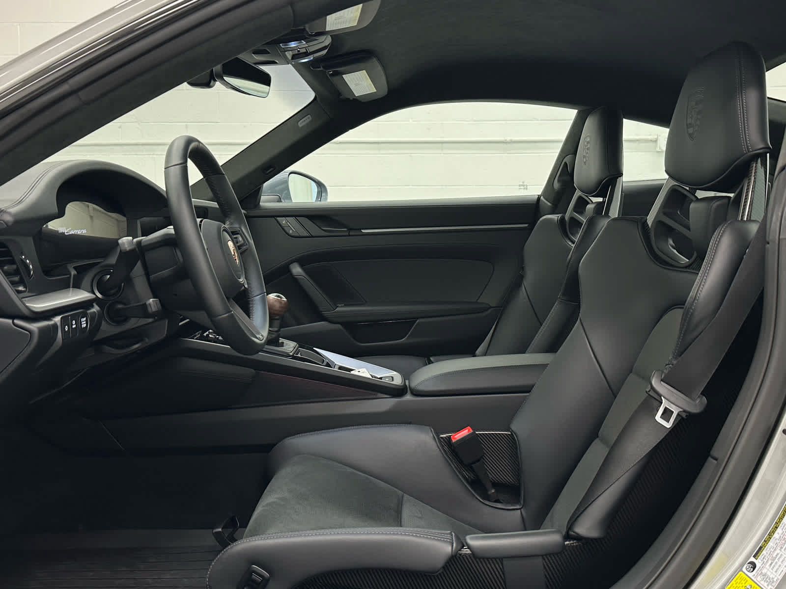 Used 2025 Porsche 911 Carrera T RWD image 11