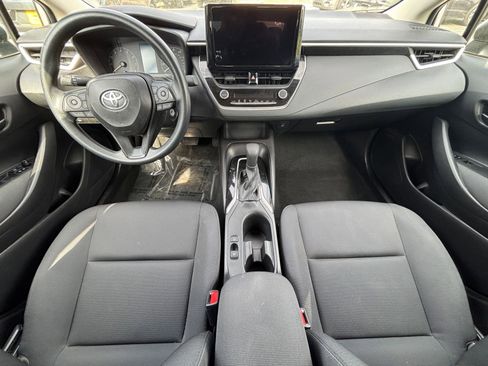 Used 2025 Toyota Corolla LE image 32