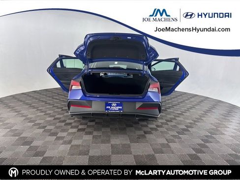 Used 2025 Hyundai Elantra SE image 18