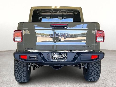 New 2025 Jeep Gladiator Sport image 5