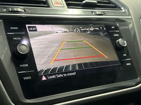 Certified 2023 Volkswagen Tiguan SE FWD image 19