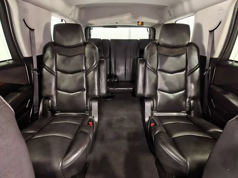 Used 2019 Cadillac Escalade Luxury AWD/4WD image 26