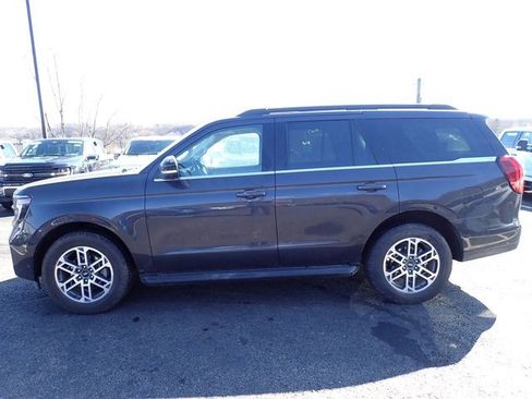 Certified 2025 Ford Expedition Active image 2