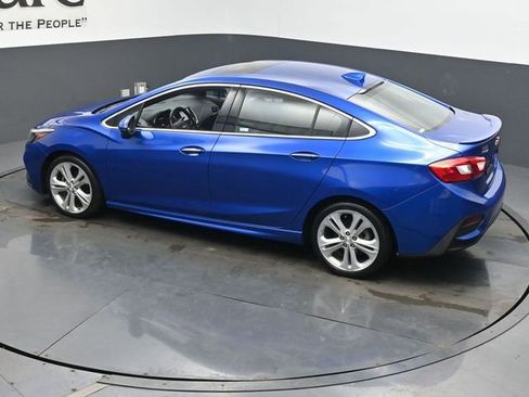 Used 2018 Chevrolet Cruze Premier FWD image 39