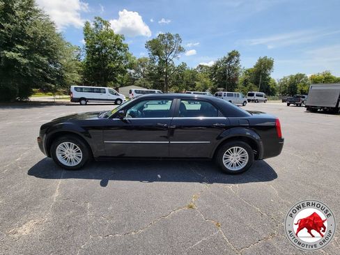 Used 2009 Chrysler 300 Touring RWD image 2