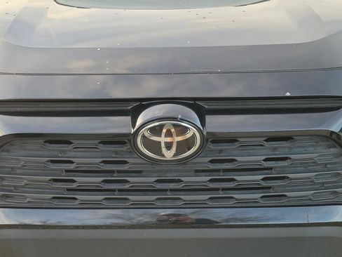 Used 2019 Toyota RAV4 XLE image 24