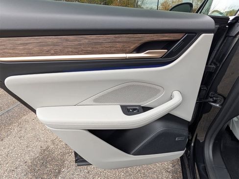 Used 2024 Porsche Macan 4 Electric image 11