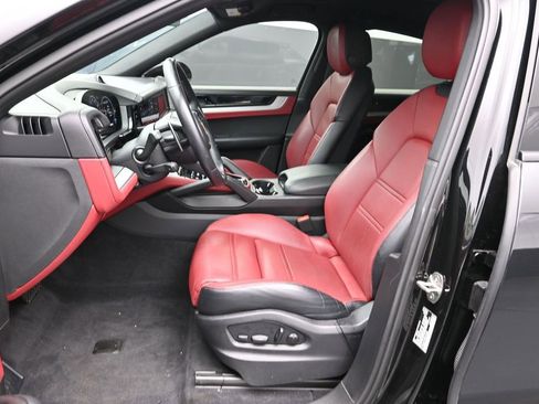 Certified 2024 Porsche Cayenne Coupe AWD/4WD image 5