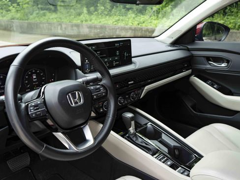 Used 2024 Honda Accord Touring image 16