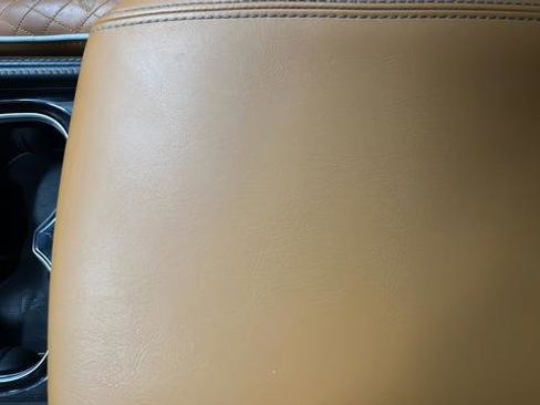 Used 2023 Chrysler Pacifica Pinnacle FWD image 21
