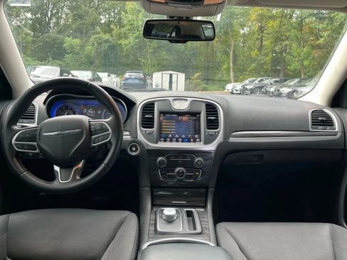 Used 2018 Chrysler 300 Touring w/ Sport Appearance Package image 24