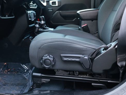 Used 2022 Jeep Wrangler Sport AWD/4WD image 19