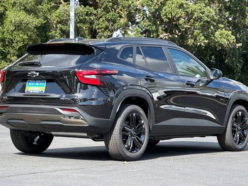 New 2026 Chevrolet Trax ACTIV FWD image 3