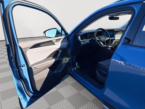 New 2025 Volkswagen Tiguan SE AWD/4WD image 16