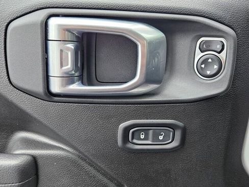 Used 2024 Jeep Wrangler Unlimited Rubicon w/ Technology Group image 28