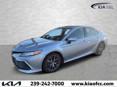 Used 2023 Toyota Camry XLE image 1